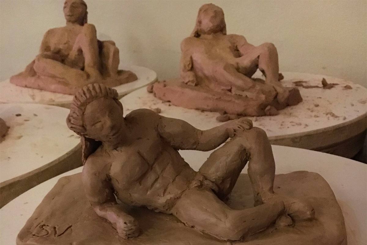 Naaktmodel boetseren